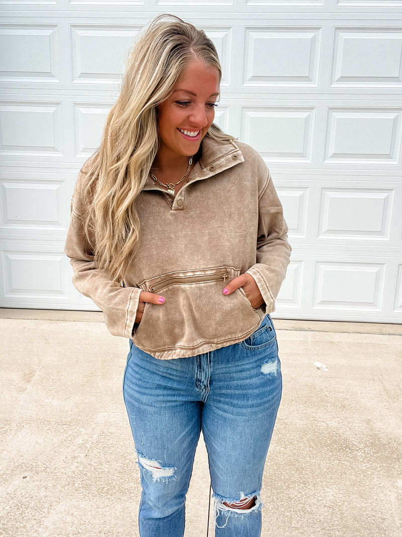 The Washed Weekend Pullover - Deep Camel