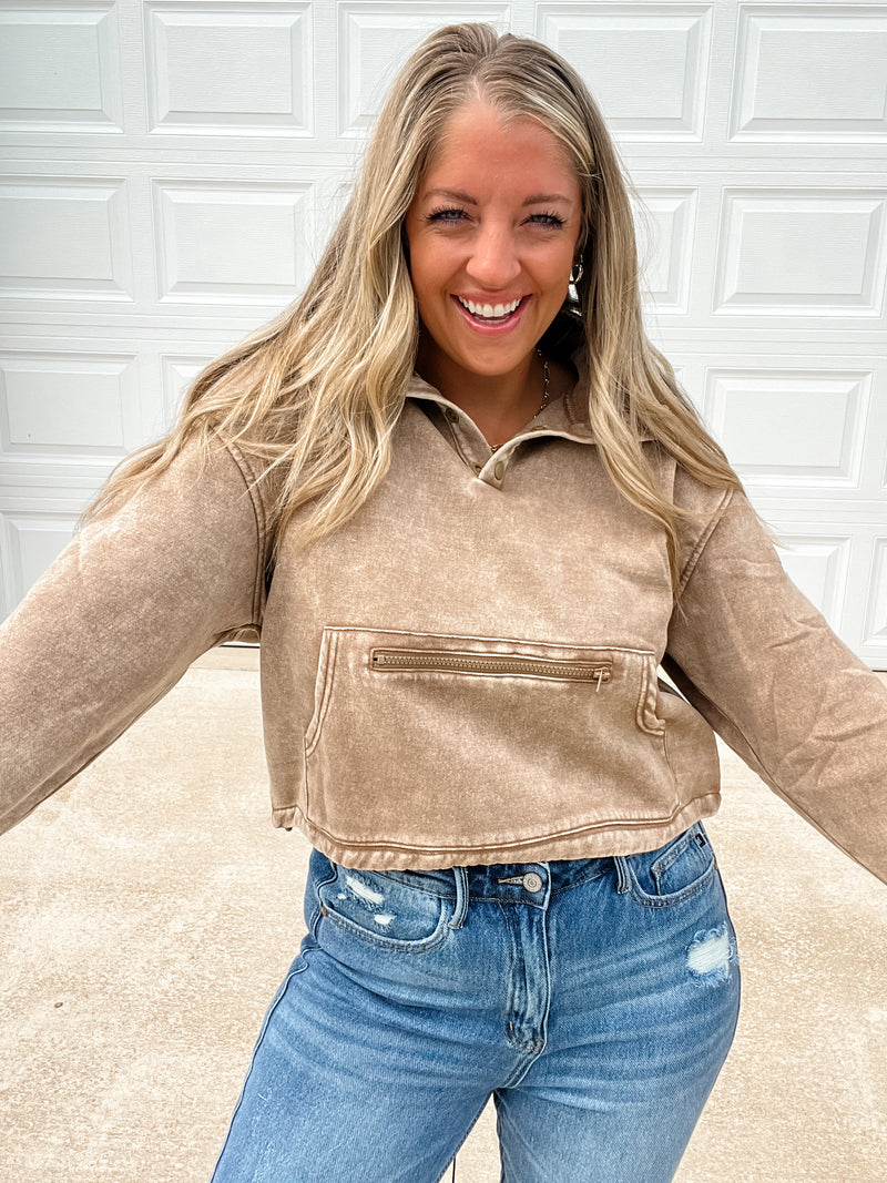 The Washed Weekend Pullover - Deep Camel